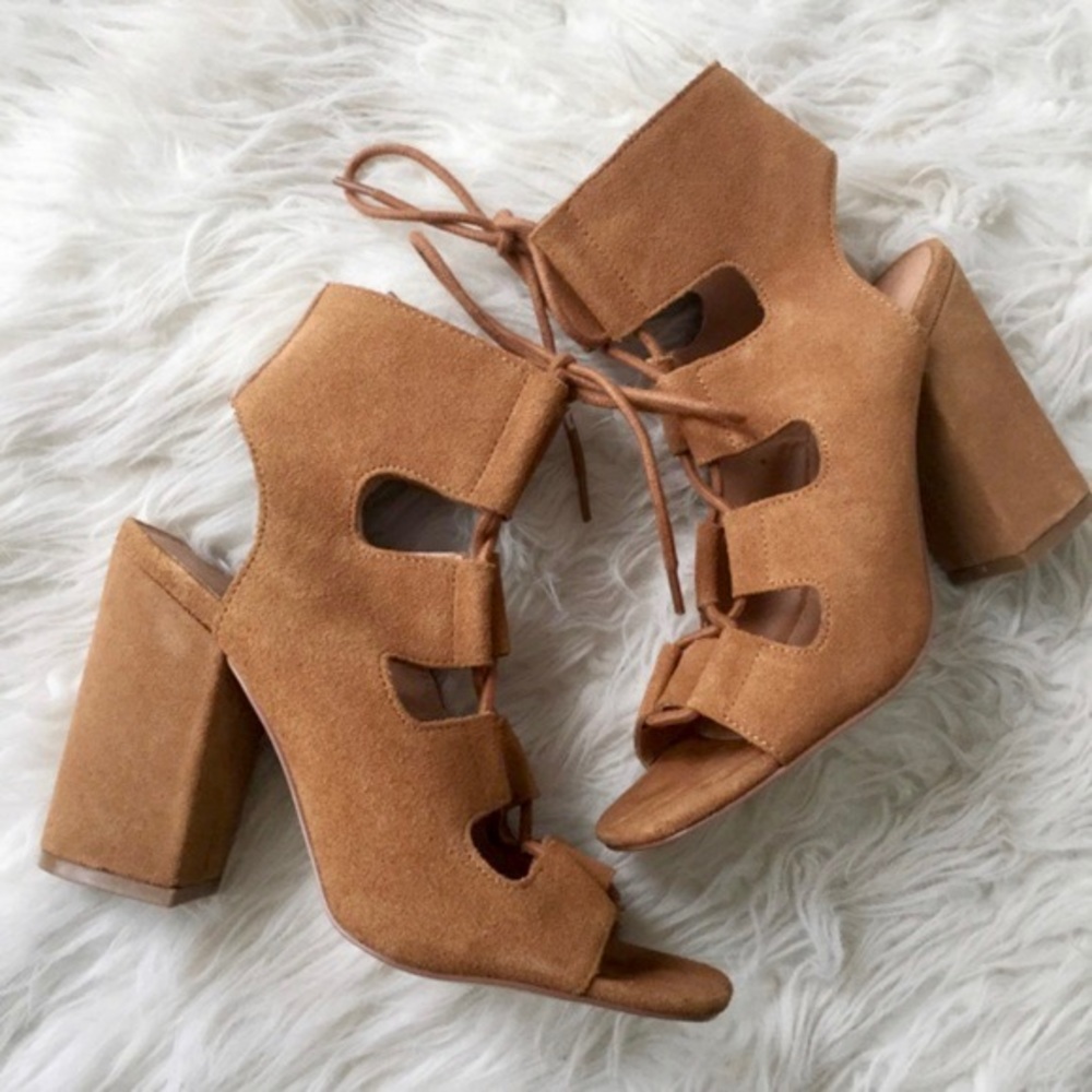 URBAN | Women’s Lace-Up Heels